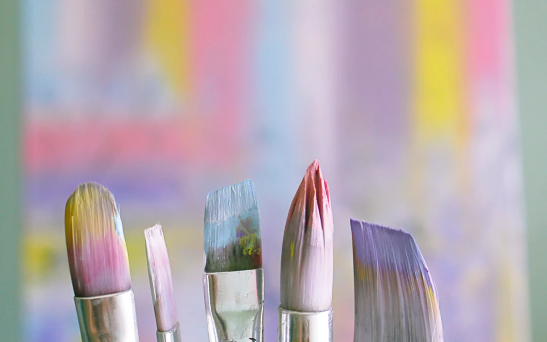 Imhoff selecting paintbrushes